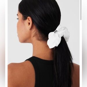 ALO Beat It Oversized Scrunchie